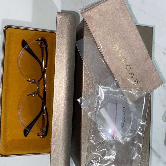 Brand: Bvlgari
Size: 54
Frame Colour: Black/Rose Gold - Picture 4 of 4